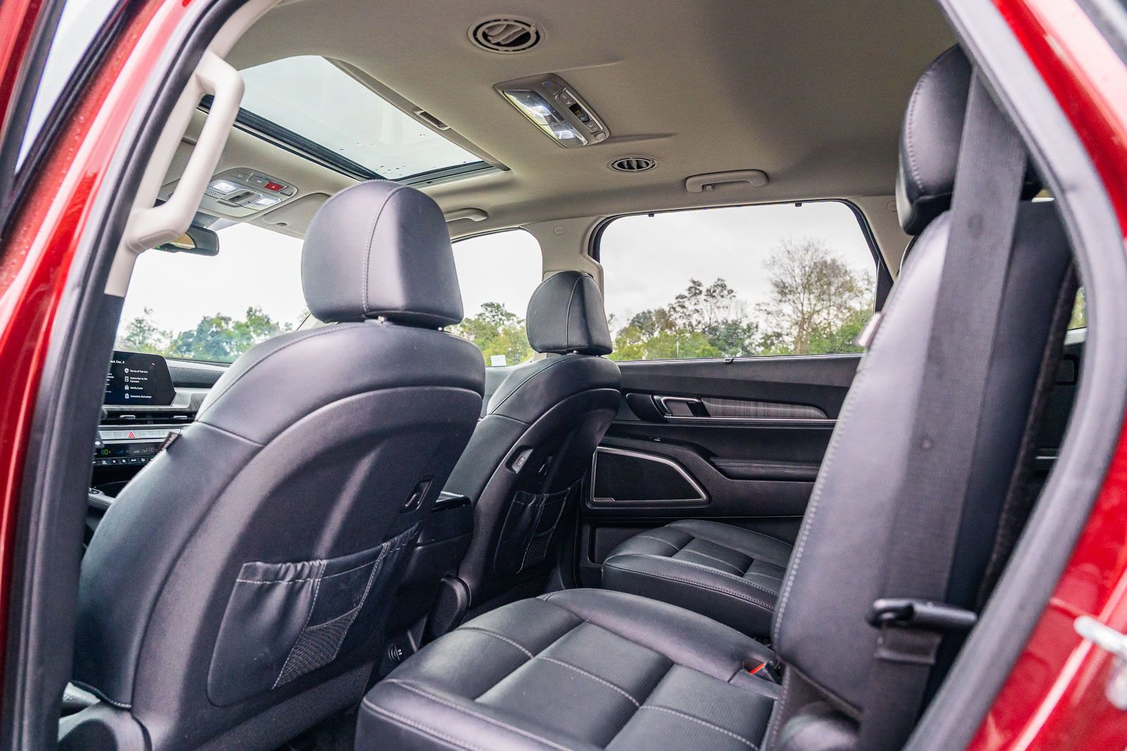 Used 2023 Kia Telluride EX w/ EX Captain's Chair Package image 18