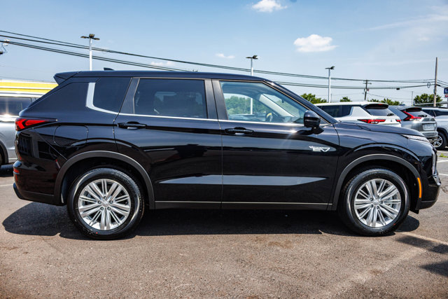 New 2025 Mitsubishi Outlander ES image 4