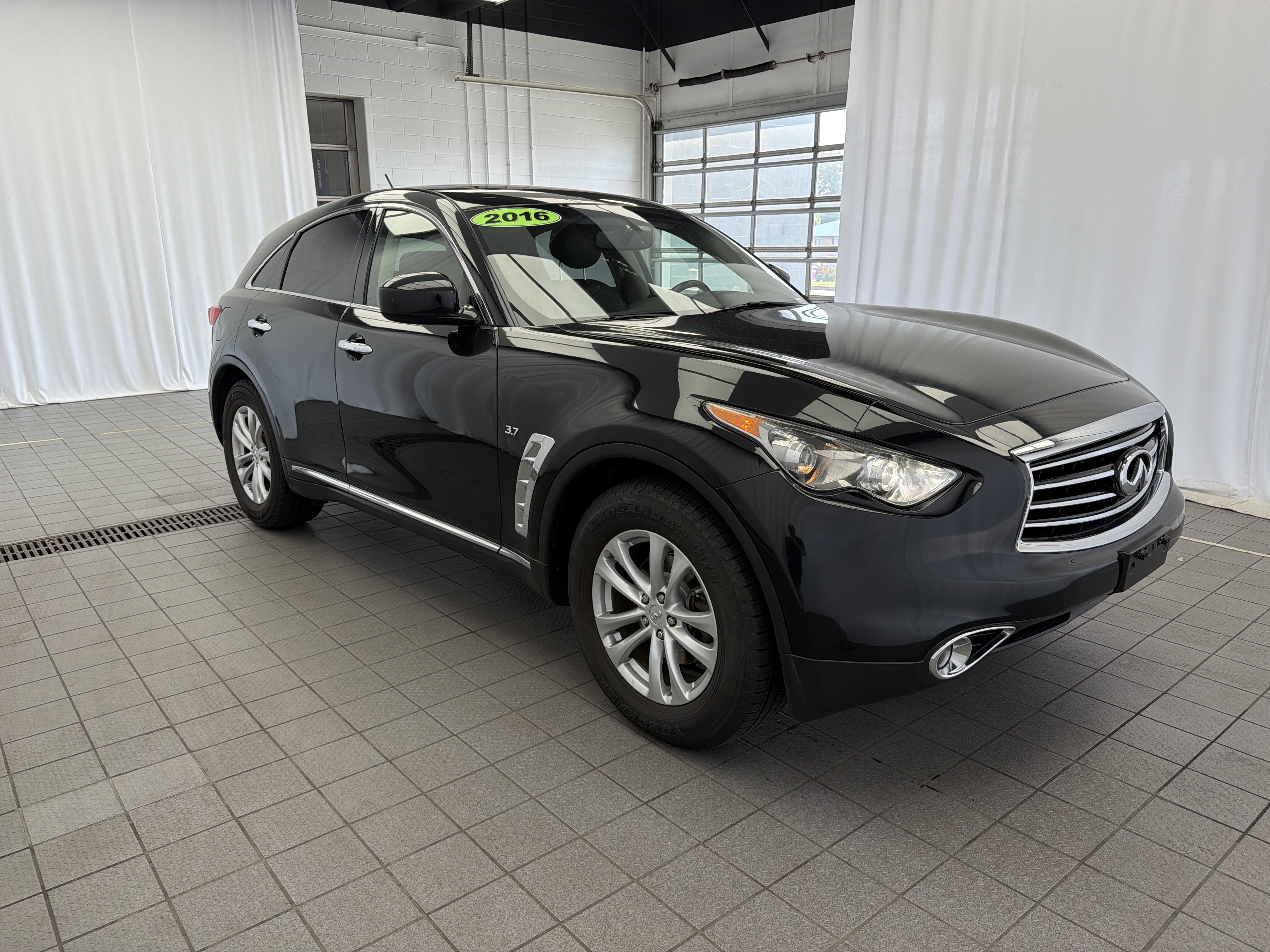 Used 2016 INFINITI QX70 2WD image 3