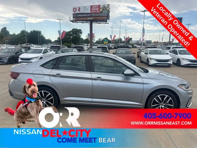 Used 2025 Volkswagen Jetta SE FWD image 6