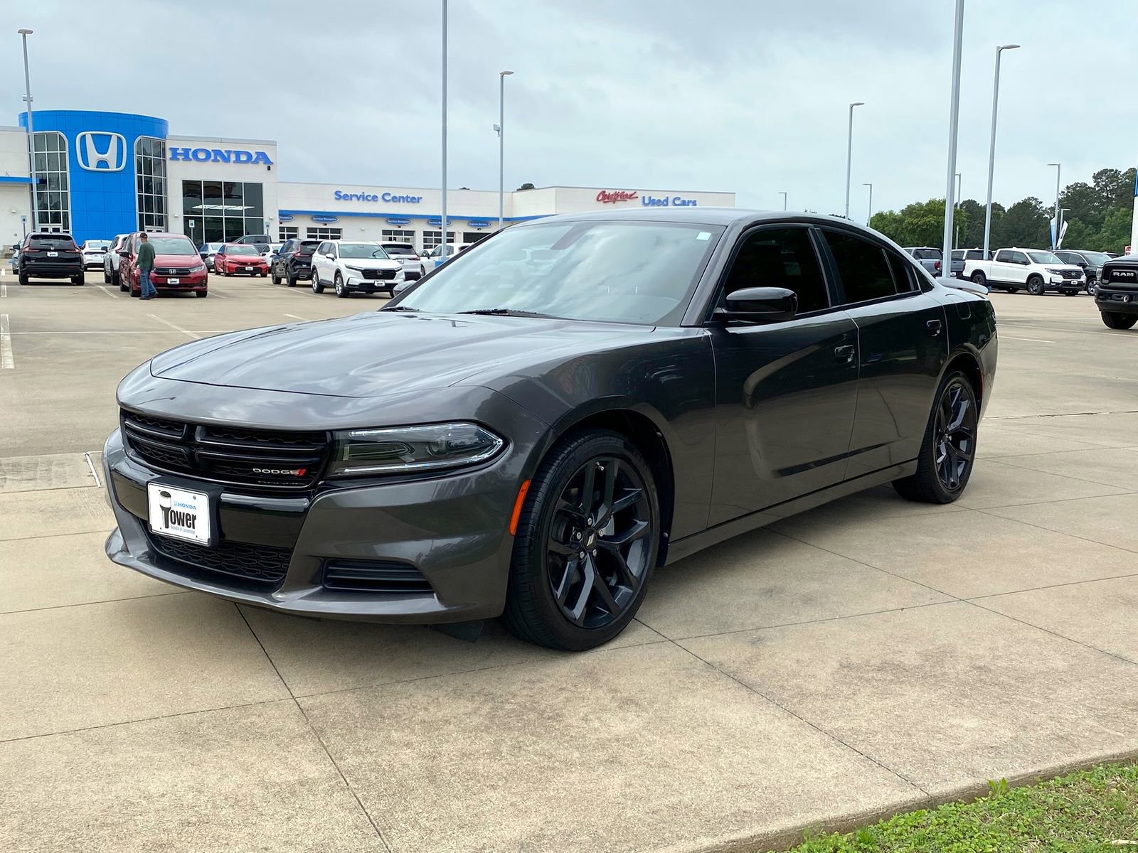 Used 2022 Dodge Charger SXT w/ Blacktop Package RWD image 3