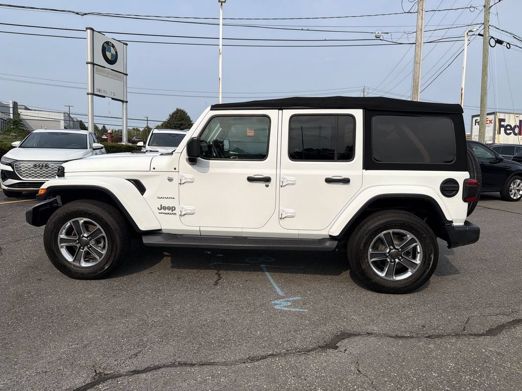 Used 2018 Jeep Wrangler Unlimited Sahara AWD/4WD image 11