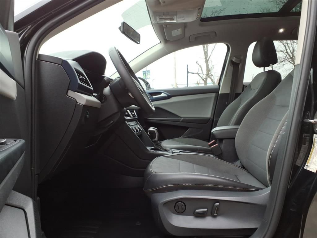 Used 2022 Volkswagen Taos SE w/ Panoramic Sunroof Package image 13