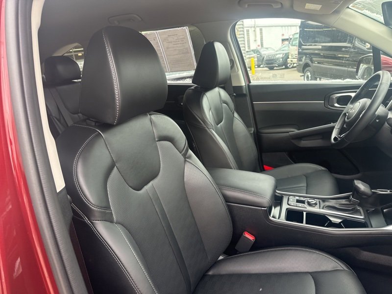 Used 2025 Kia Sorento S image 16