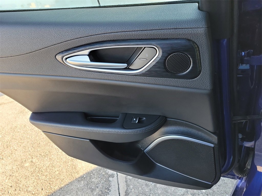 Used 2023 Alfa Romeo Giulia Sprint image 12