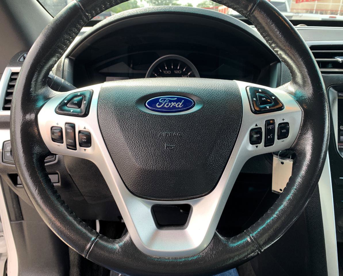 Used 2015 Ford Explorer XLT w/ Equipment Group 202B AWD/4WD image 18