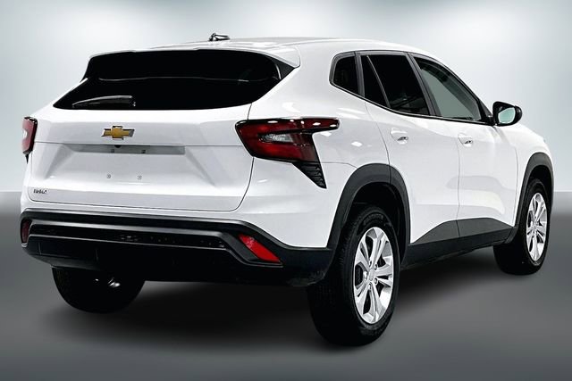 Used 2025 Chevrolet Trax LS image 7