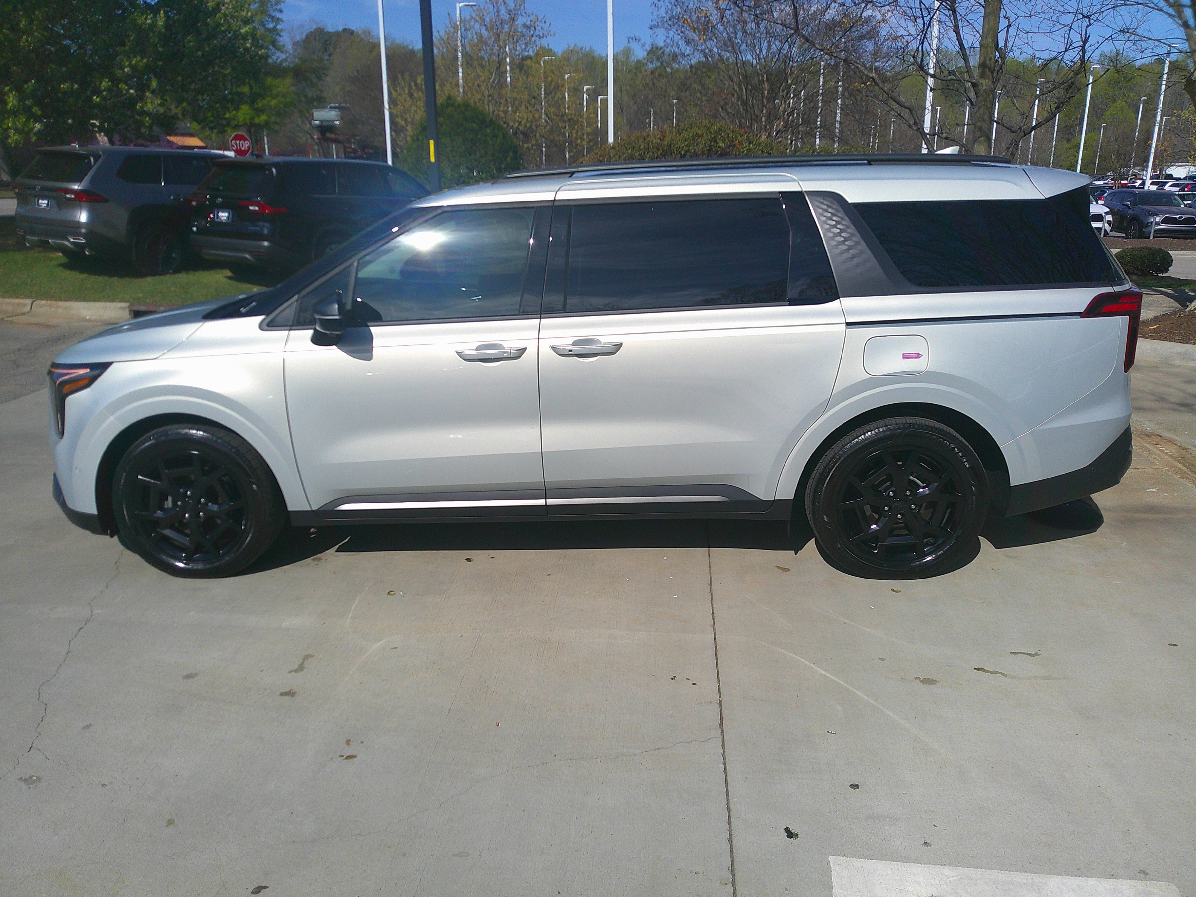 Used 2025 Kia Carnival SX Prestige image 8