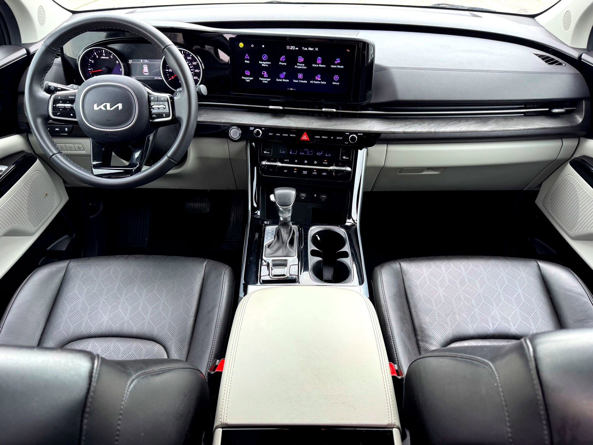 Used 2024 Kia Carnival EX image 20