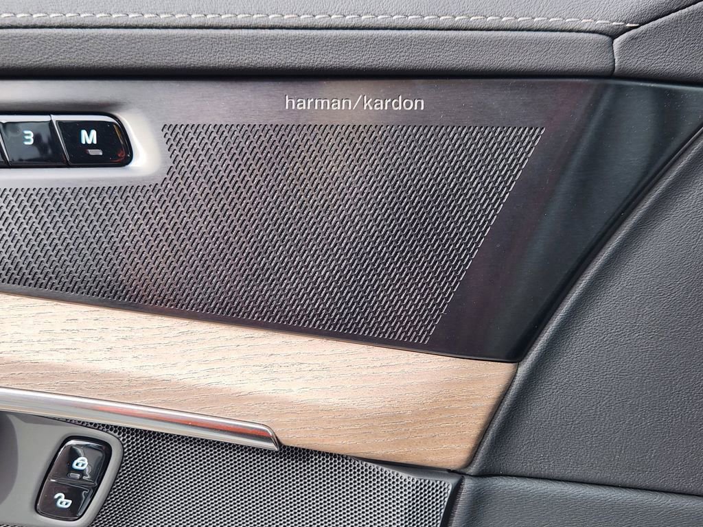 New 2026 Volvo XC90 B6 Plus w/ Protection Package Premier image 5