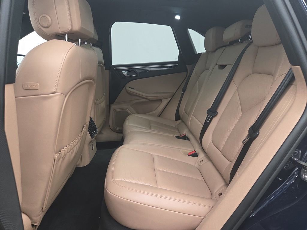 Used 2023 Porsche Macan image 26