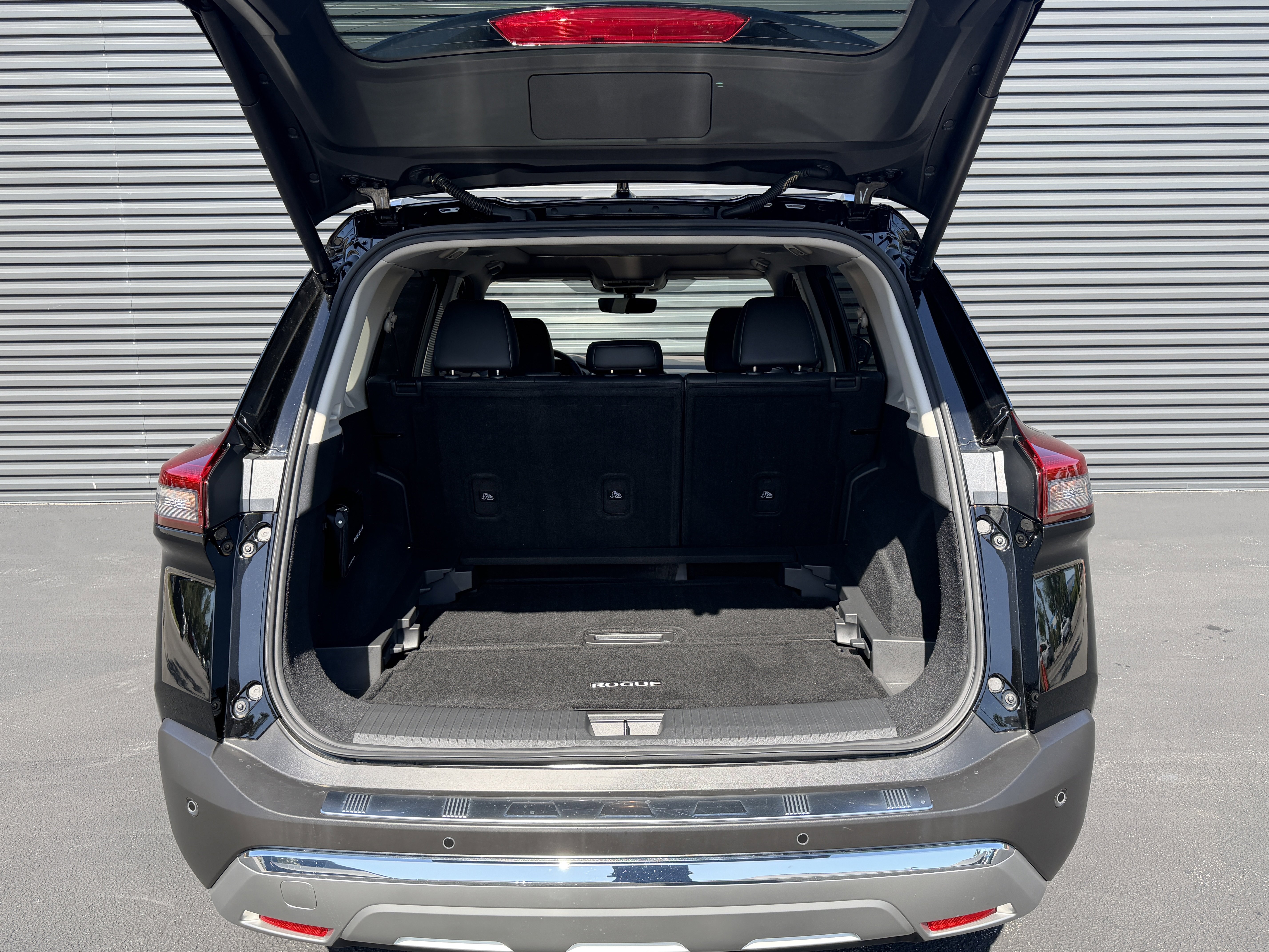 Used 2022 Nissan Rogue Platinum w/ Head-Up Display Package image 11