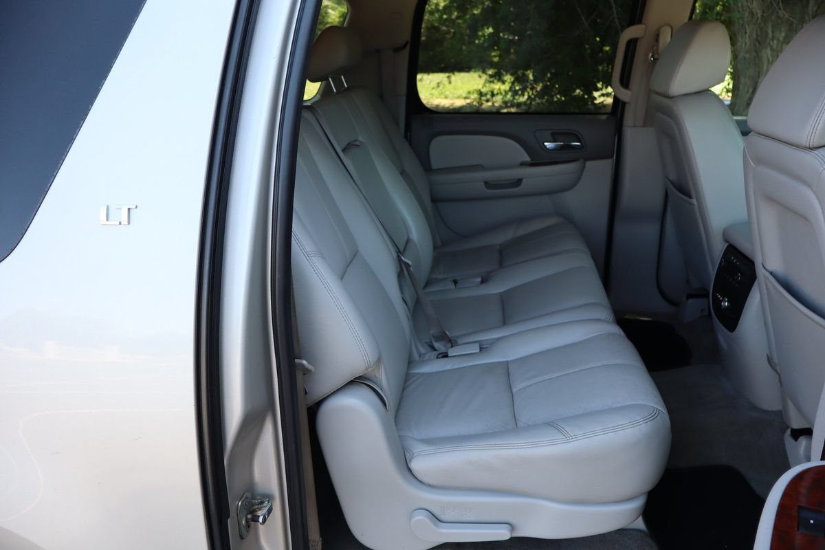 Used 2008 Chevrolet Suburban LT w/ LT Preferred Equipment Group AWD/4WD image 23