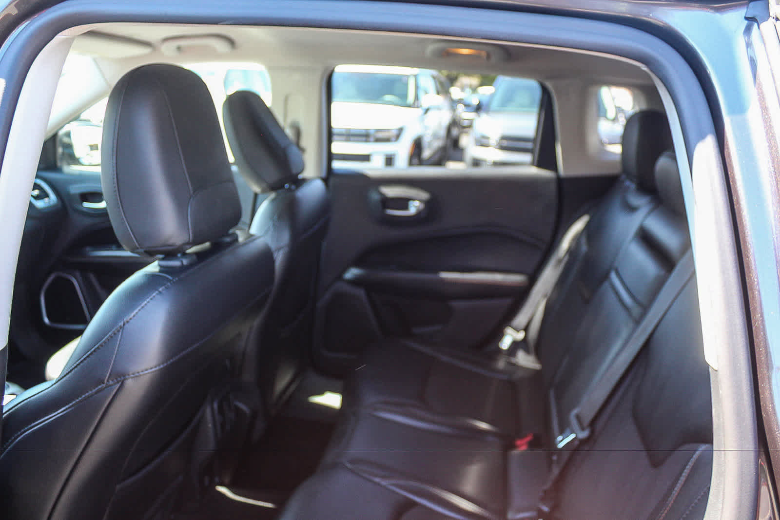 Used 2017 Jeep Compass Latitude FWD image 23