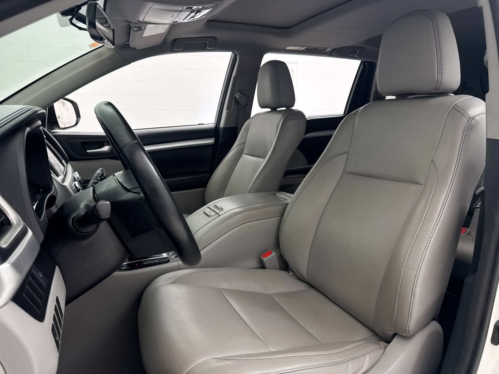 Used 2015 Toyota Highlander XLE AWD/4WD image 15