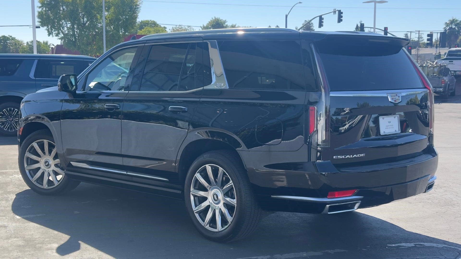Certified 2024 Cadillac Escalade Premium Luxury Platinum AWD/4WD image 7
