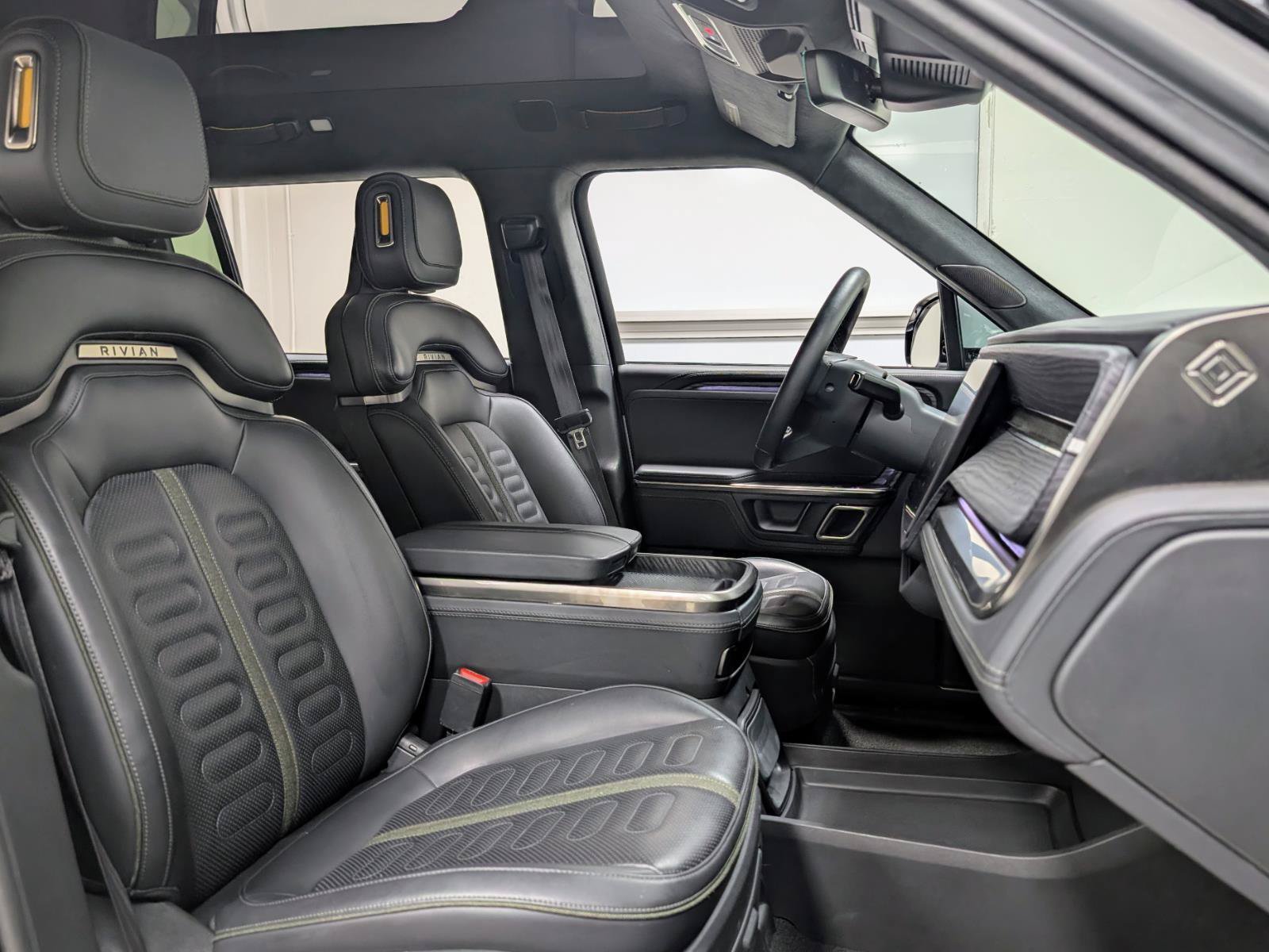 Used 2024 Rivian R1S Adventure AWD/4WD image 37