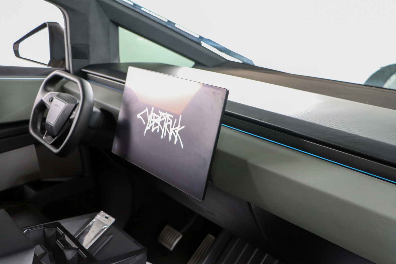 Used 2024 Tesla Cybertruck AWD Crew Cab image 23