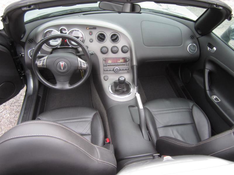Used 2006 Pontiac Solstice Convertible w/ Premium Package image 26