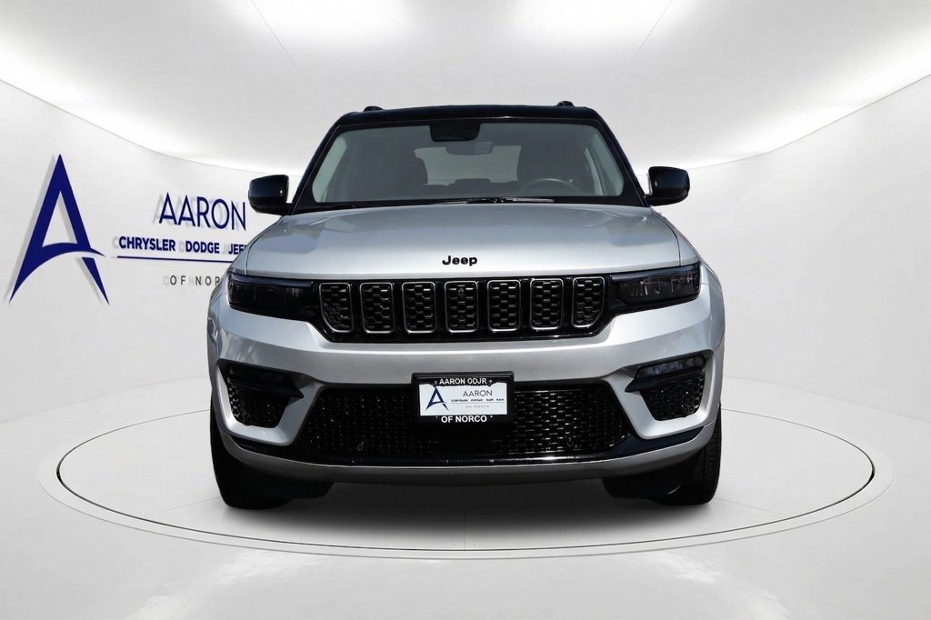 Used 2025 Jeep Grand Cherokee Summit w/ Obsidian Package AWD/4WD image 2
