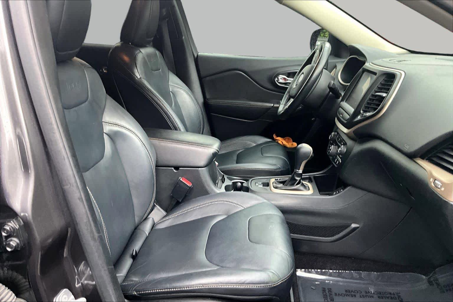 Used 2016 Jeep Cherokee Limited FWD image 8