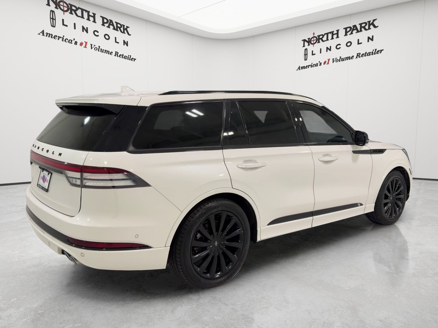 Used 2023 Lincoln Aviator Black Label Grand Touring w/ Class IV Trailer Tow Package AWD/4WD image 5