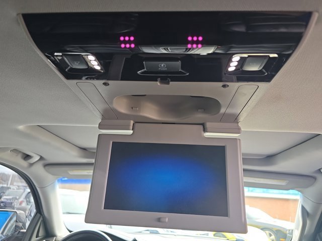 Used 2018 Cadillac Escalade ESV Premium Luxury image 23