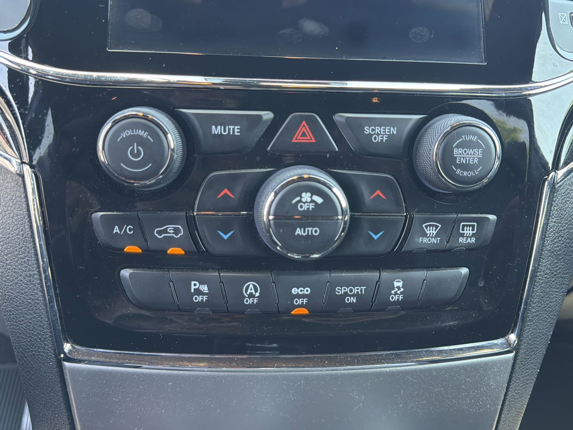 Used 2019 Jeep Grand Cherokee Overland image 6