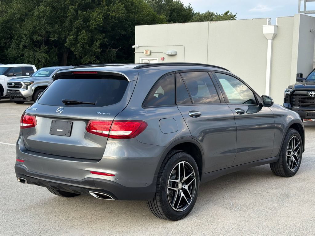 Used 2017 Mercedes-Benz GLC 300 4MATIC image 4