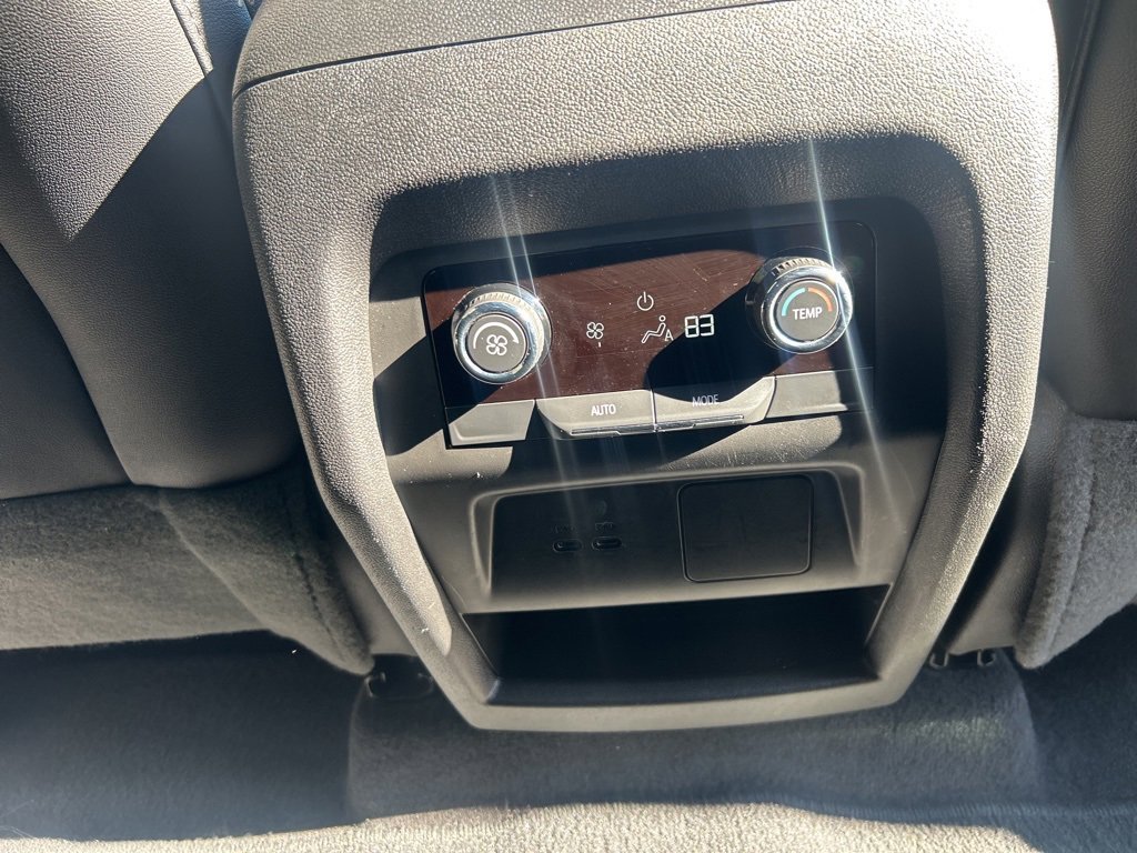 Used 2025 Chevrolet Traverse LT image 20