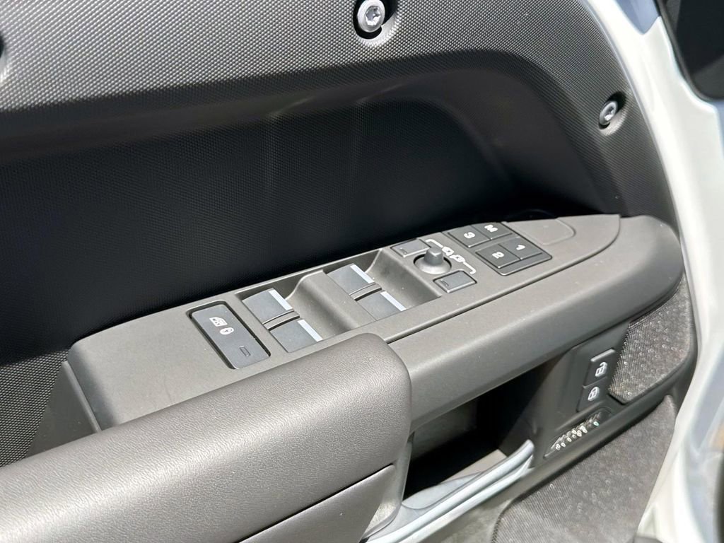 New 2025 Land Rover Defender 130 X-Dynamic SE image 17