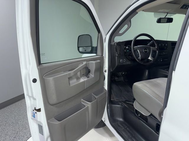 Used 2017 Chevrolet Express 2500 LS RWD image 4