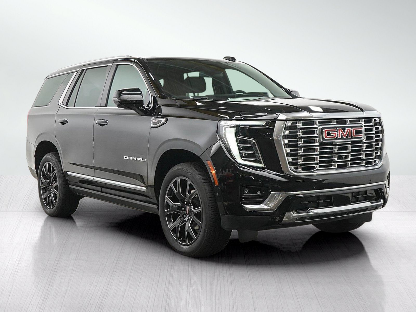 Used 2025 GMC Yukon Denali w/ Sun & Power Step Package AWD/4WD image 8