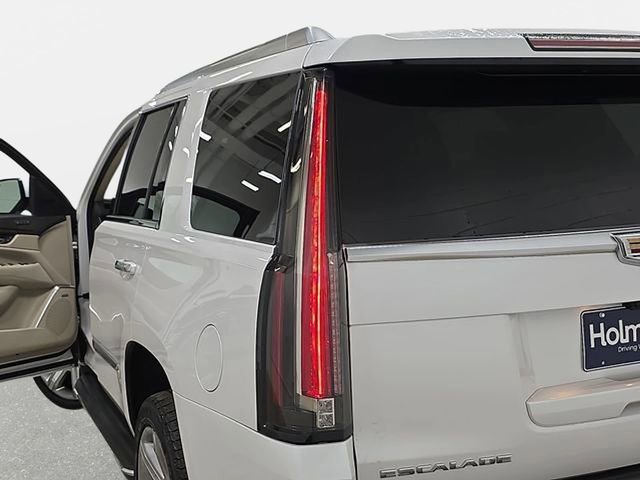Used 2018 Cadillac Escalade Luxury AWD/4WD image 34