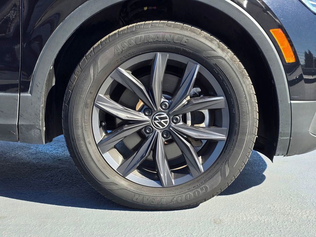 Used 2022 Volkswagen Tiguan SE image 9