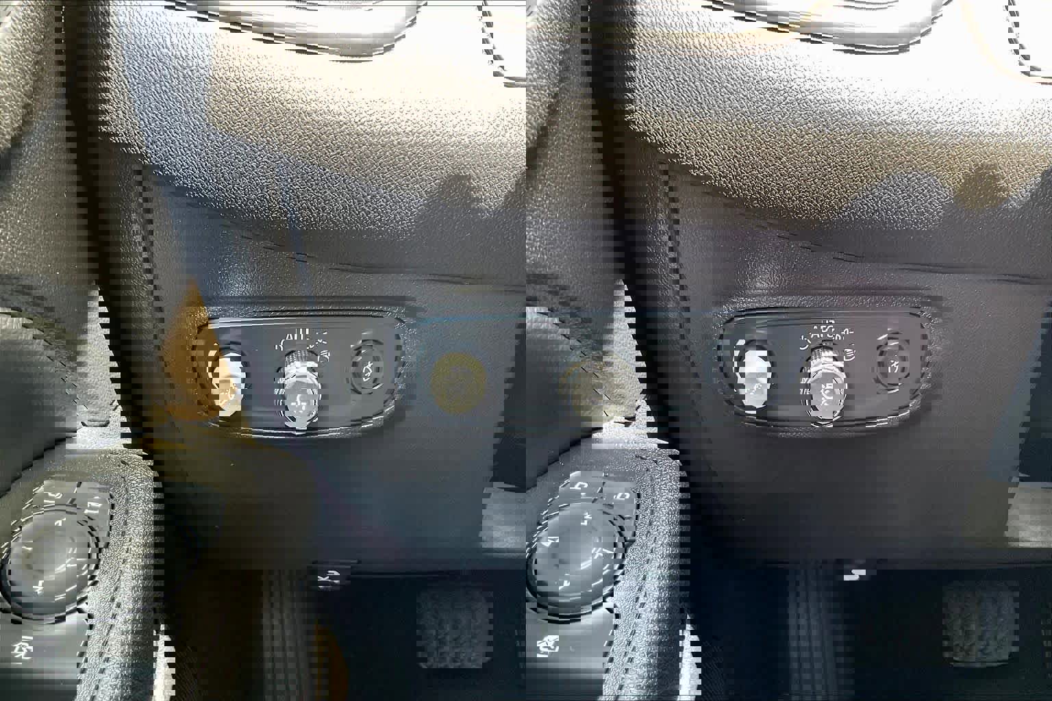 Used 2021 Chevrolet Equinox LT image 32