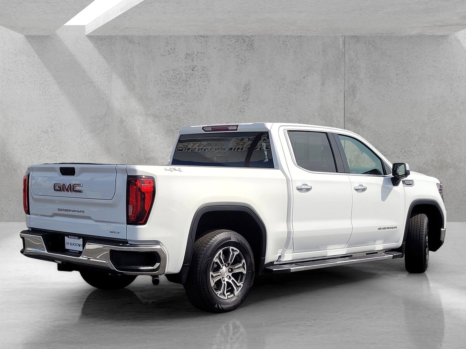 Used 2024 GMC Sierra 1500 SLT image 4