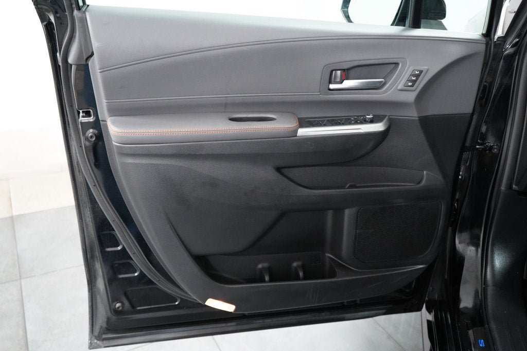 Used 2024 Toyota Sienna XSE w/ XSE Premium Package FWD image 21