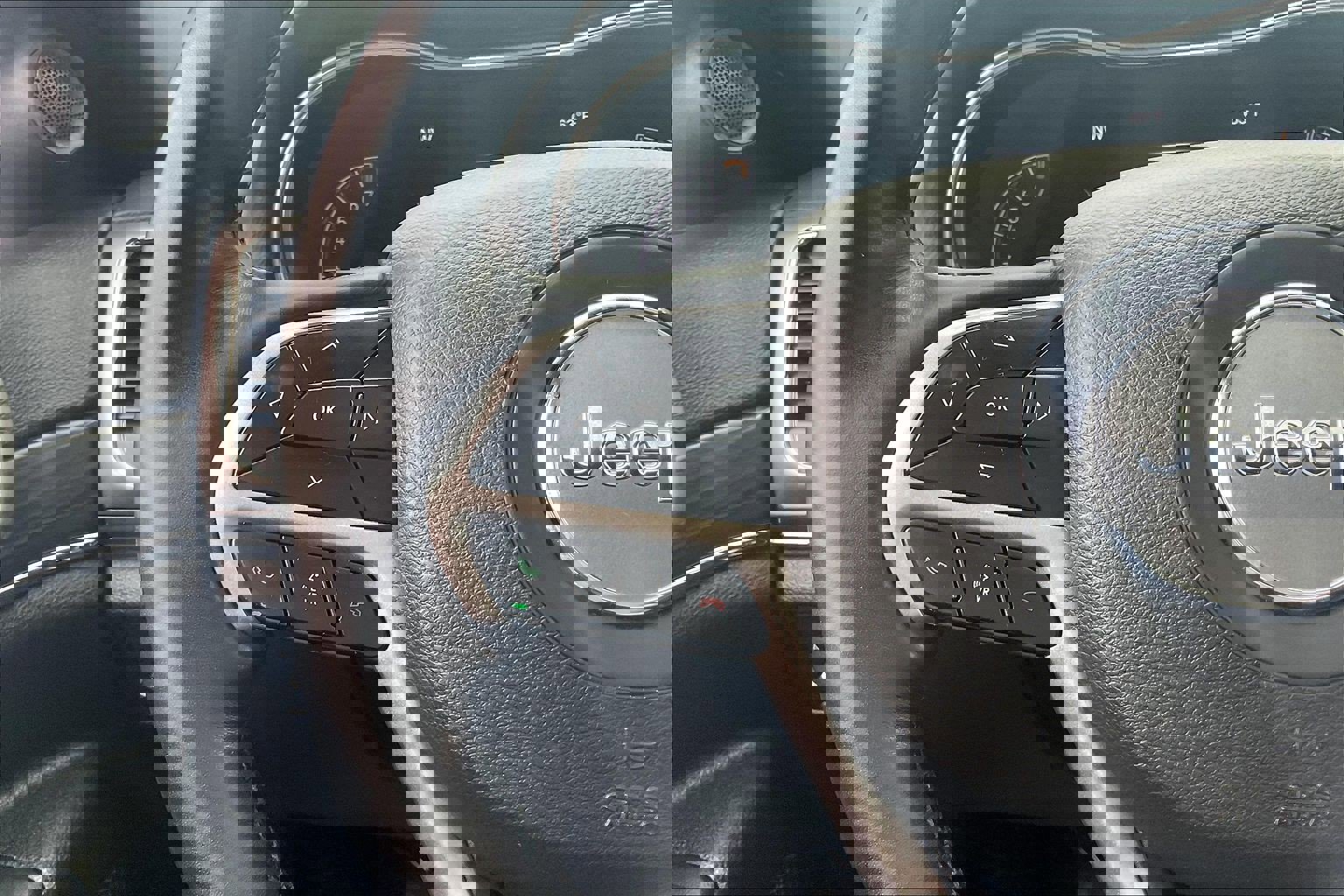 Used 2022 Jeep Grand Cherokee Limited w/ Trailer Tow Group IV image 23