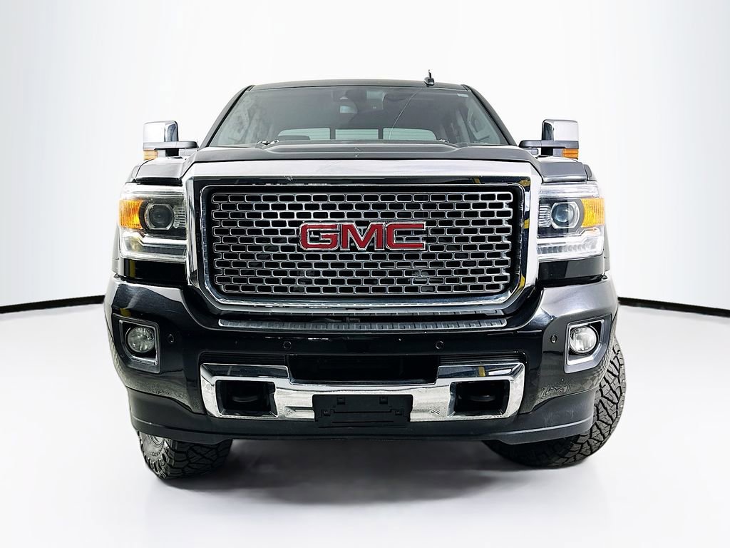 Used 2016 GMC Sierra 2500 Denali w/ Duramax Plus Package AWD/4WD image 5