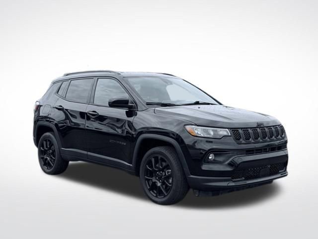 Used 2023 Jeep Compass Latitude w/ Convenience Group AWD/4WD image 4
