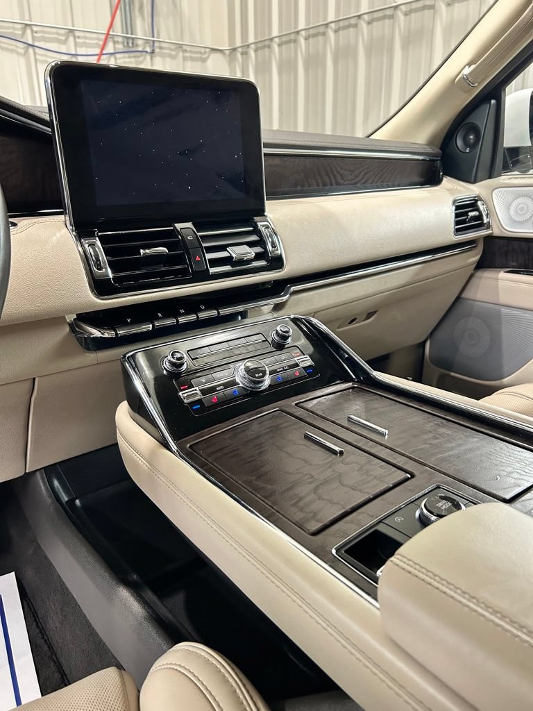 Used 2021 Lincoln Navigator L Reserve AWD/4WD image 10
