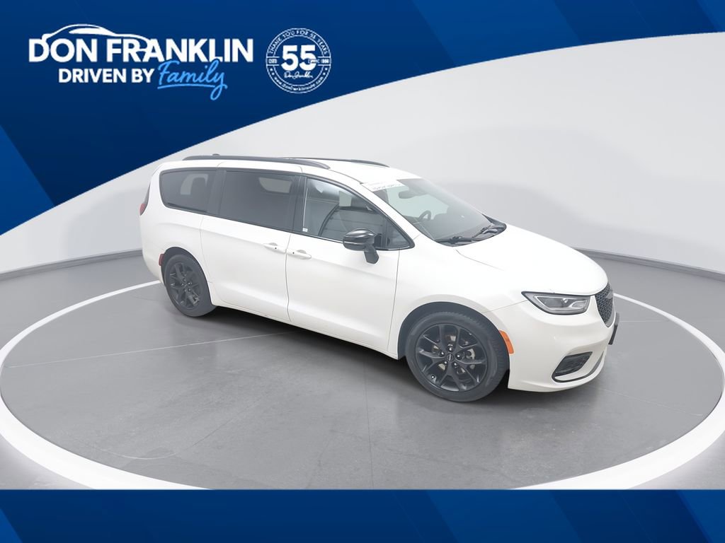 Used 2024 Chrysler Pacifica Touring-L w/ S Appearance Package