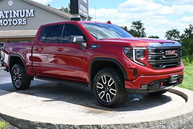 Used 2024 GMC Sierra 1500 AT4 w/ AT4 Premium Package AWD/4WD image 3