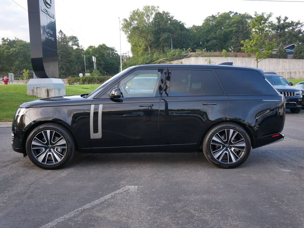 Used 2023 Land Rover Range Rover SE AWD/4WD image 3