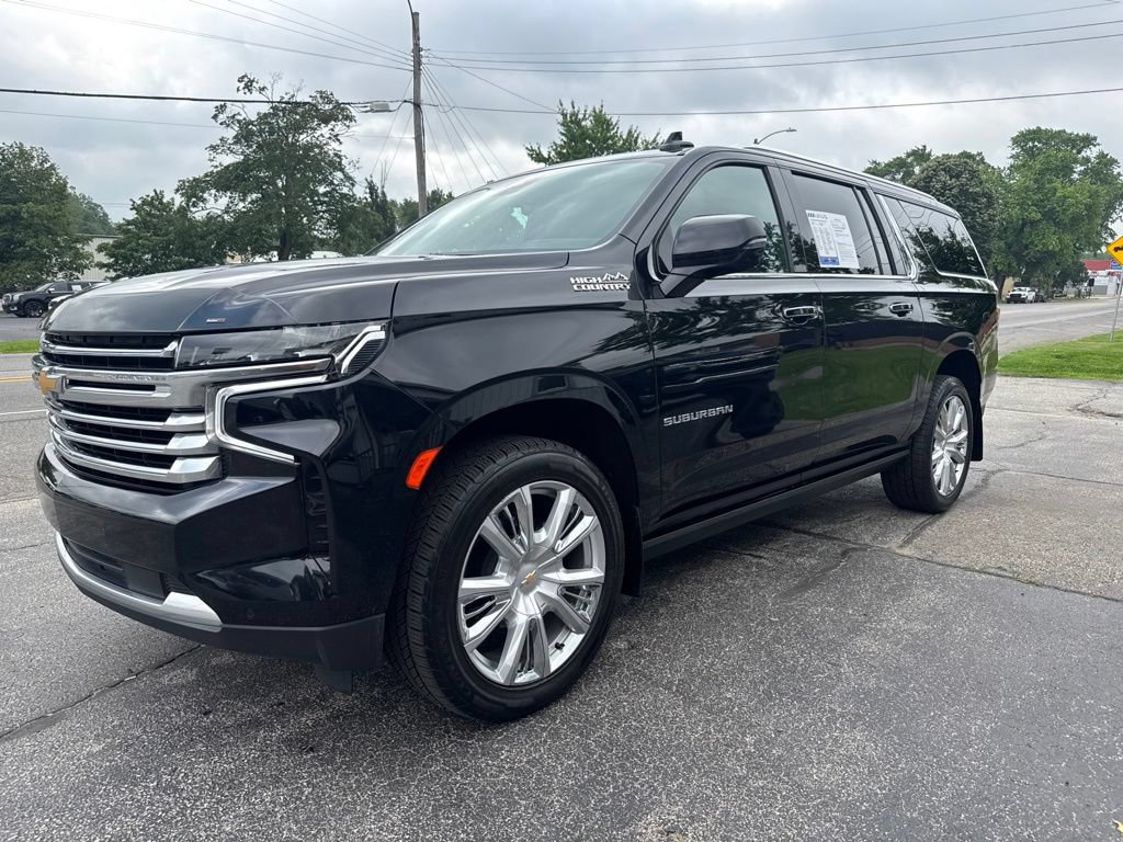 Used 2023 Chevrolet Suburban High Country w/ LPO, Illumination Package AWD/4WD image 3
