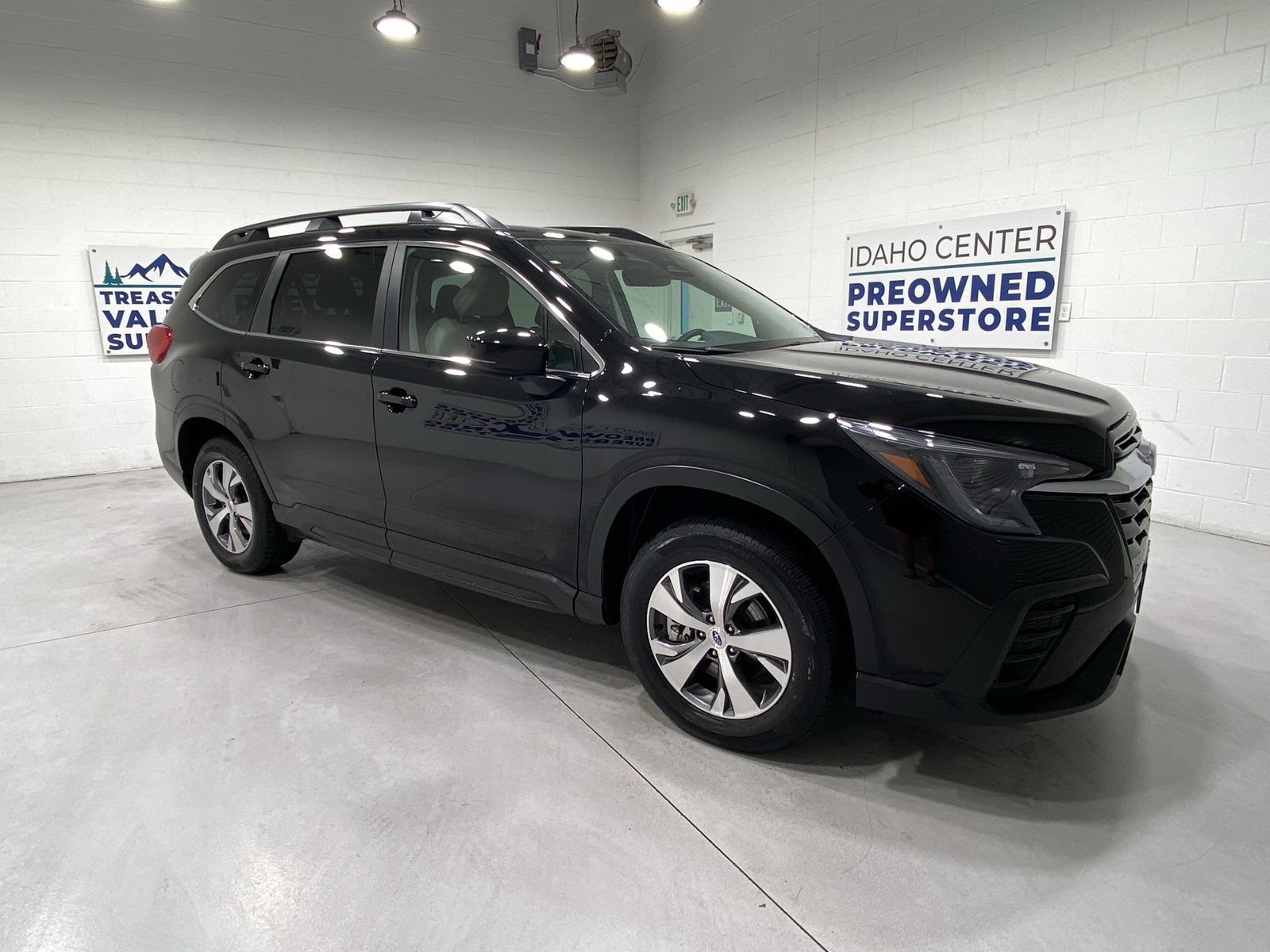 Used 2025 Subaru Ascent Premium AWD/4WD image 2