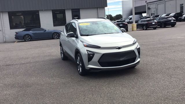 Used 2023 Chevrolet Bolt EUV LT w/ Convenience Package image 3