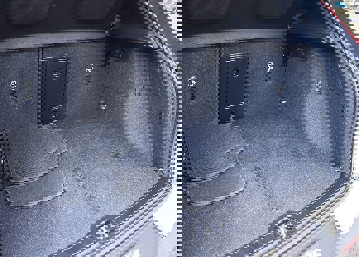 Used 2022 Volvo XC40 T4 Momentum image 16