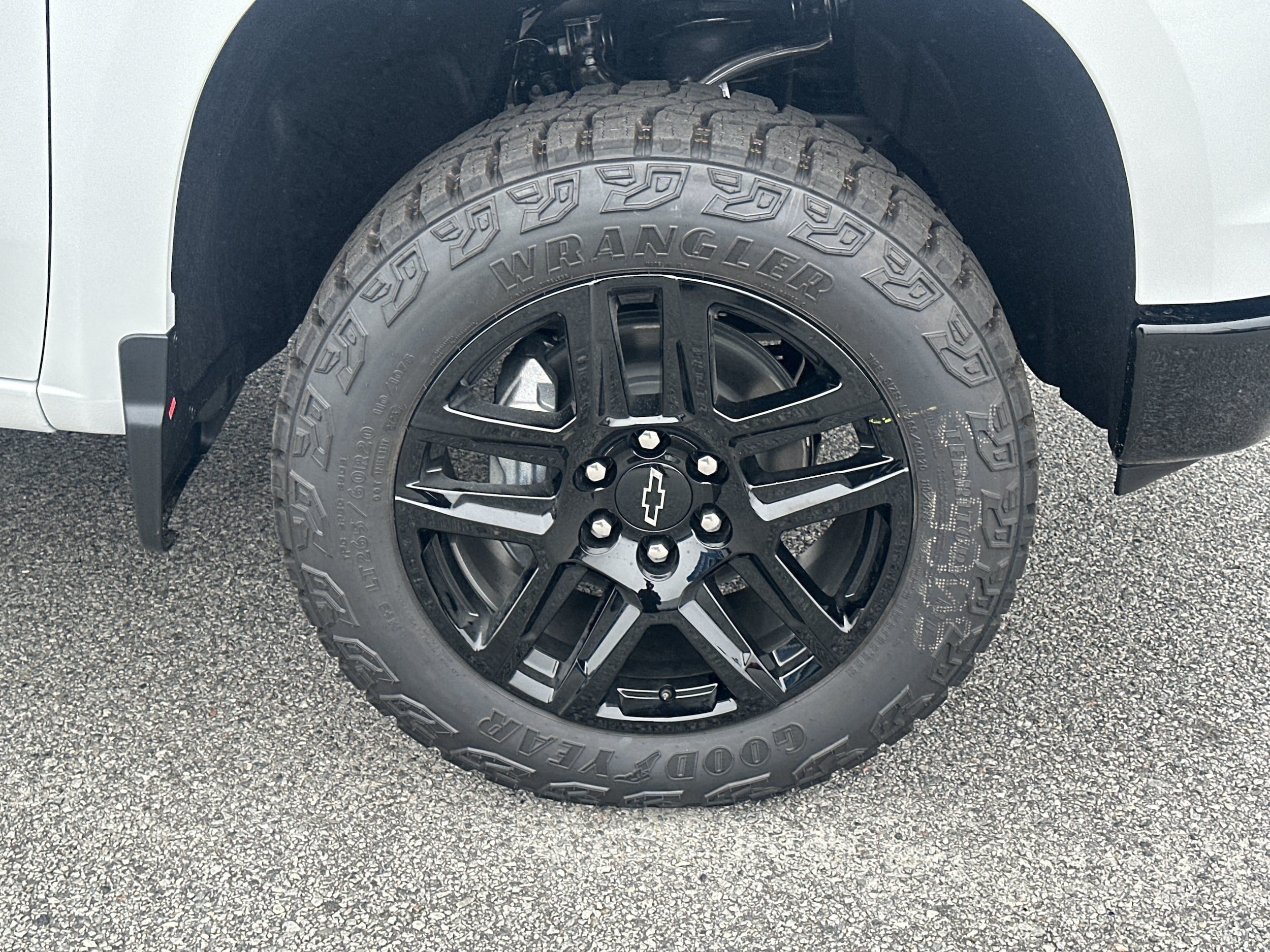 New 2026 Chevrolet Silverado 1500 Custom Trail Boss w/ LPO, Dark Essentials Package AWD/4WD image 12